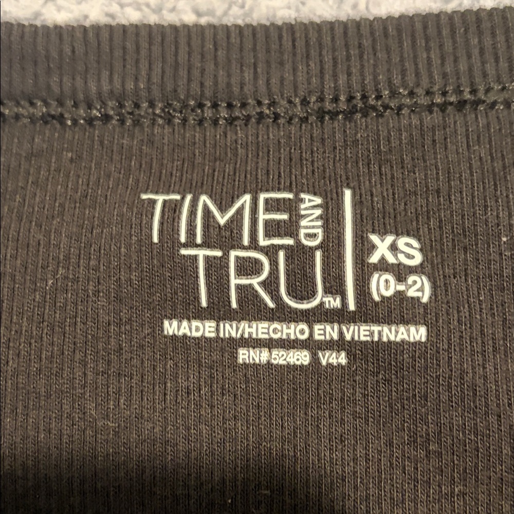 Time and Tru Black and Brown Women’s Tee Bundle - Picture 5 of 9